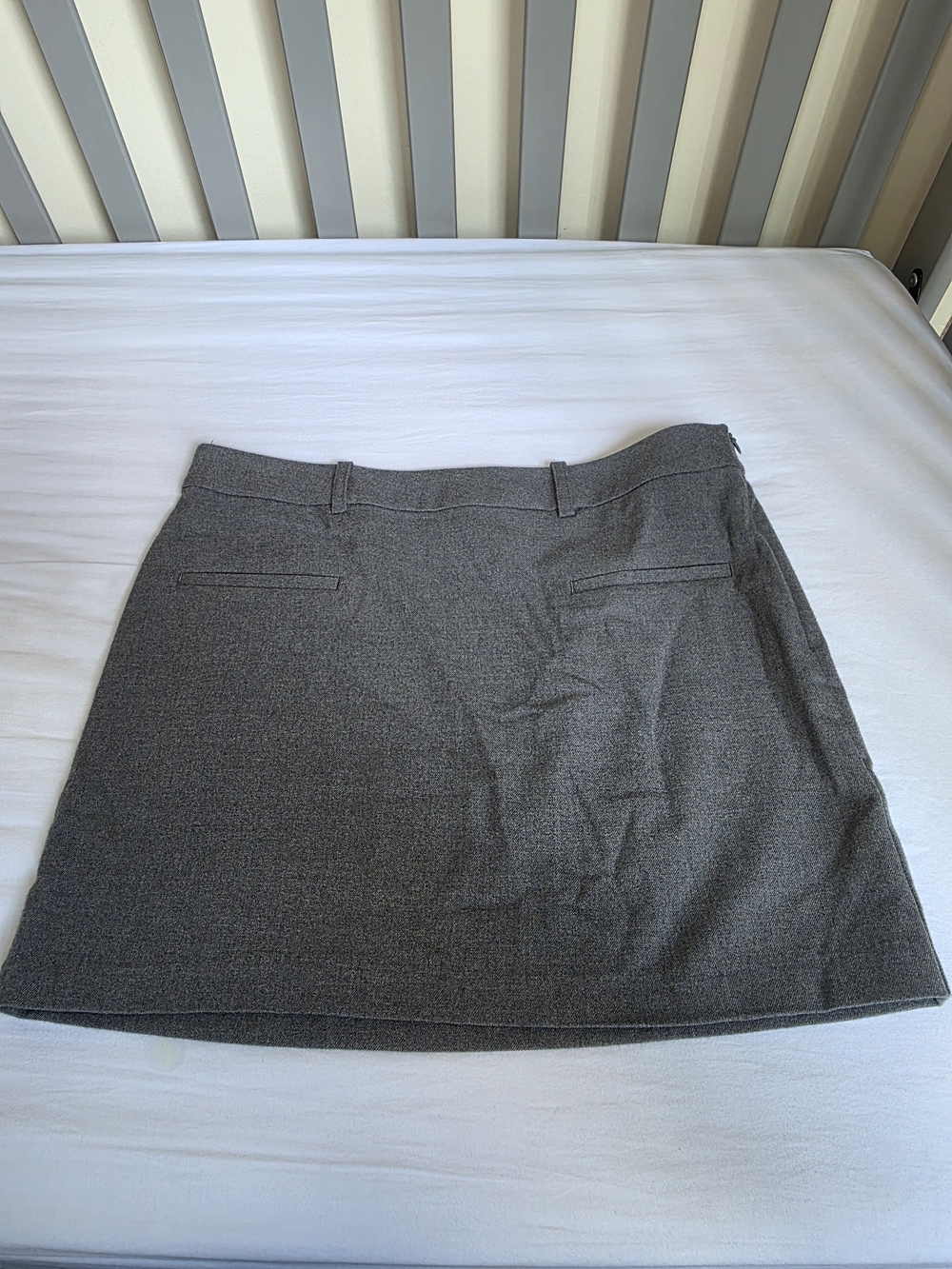 H&M Divided Charcoal Gray Mini Office Skirt With Side Zip Size 8 NWT